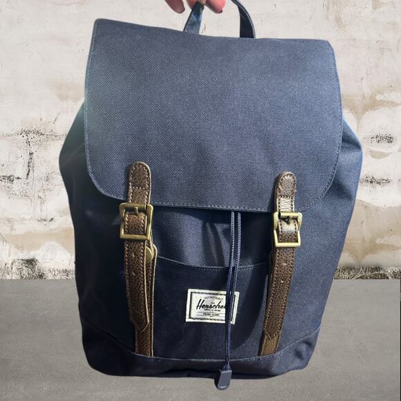 Herschel Retreat Backpack 10L Navy Blue - Picture 1 of 7